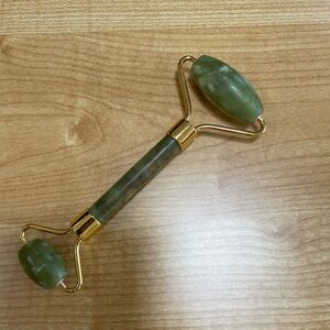Jade stone face roller